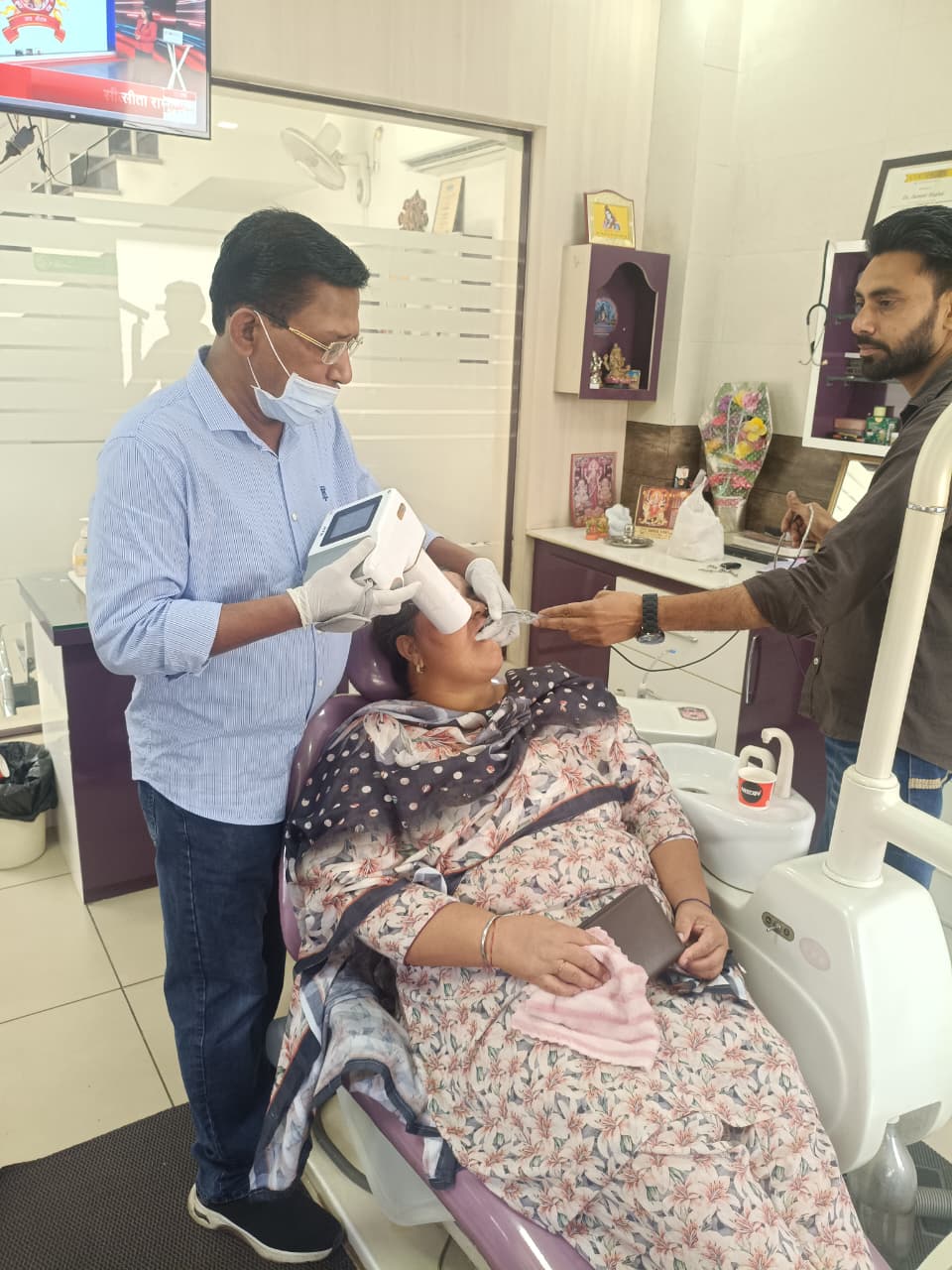 Singla Dental Clinic Background